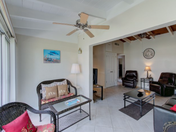 Ground floor unis, garden view Beachside of Road